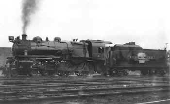 lirr21_G5s-tender_Sunrise-Special_Huneke.jpg (40018 bytes)